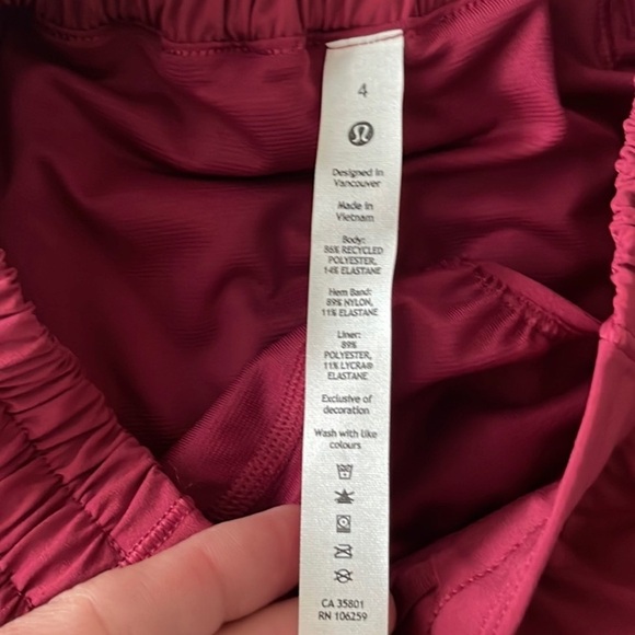 (NWT) Lululemon Hotty Hot Low-Rise Lined Short 4" - Picture 14 of 17